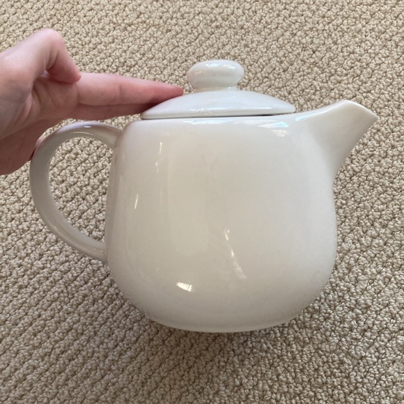 IKEA Extra Large White Ceramic Tea Pot Like New Large Spout Tea Coffee - Picture 2 of 8